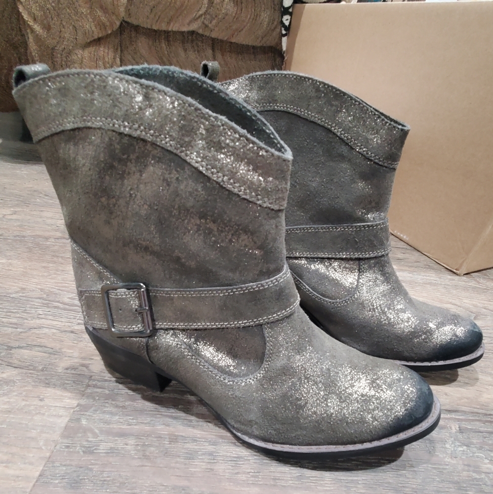 Ankle boots